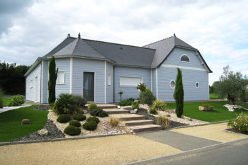 maison ossature bois bardage bleu ciel toiture ardoise